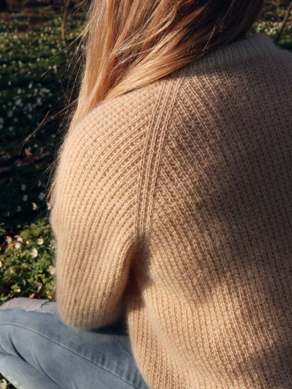 Bellis Sweater set fra ryggen