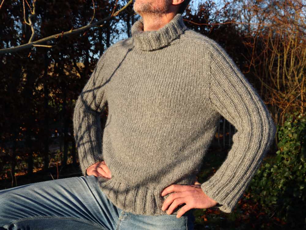 Lapis Sweater – opskrift på herresweater med rullekrave