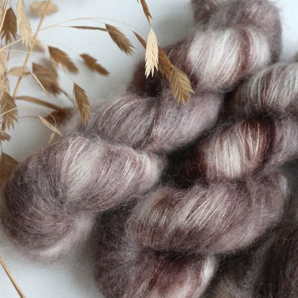 Knitamore håndfarvet Silk Mohair // Mocha Mousse