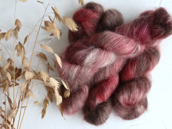 Knitamore håndfarvet Silk Mohair // Hindbær-chokoladeis