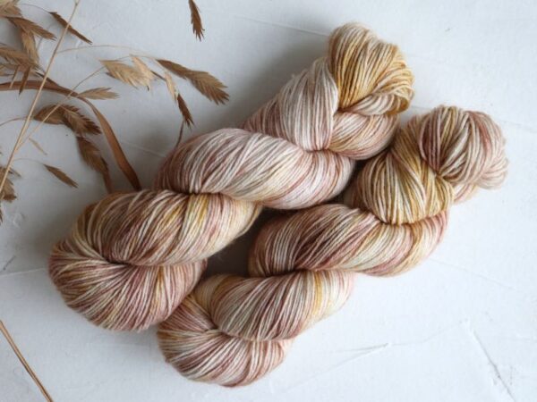 Knitamore håndfarvet Strømpegarn // Forårspastel