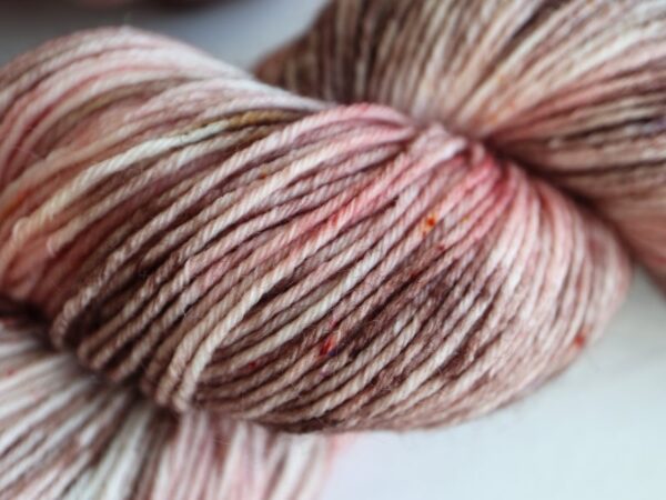 Knitamore håndfarvet strømpegarn // Pinkie Pie