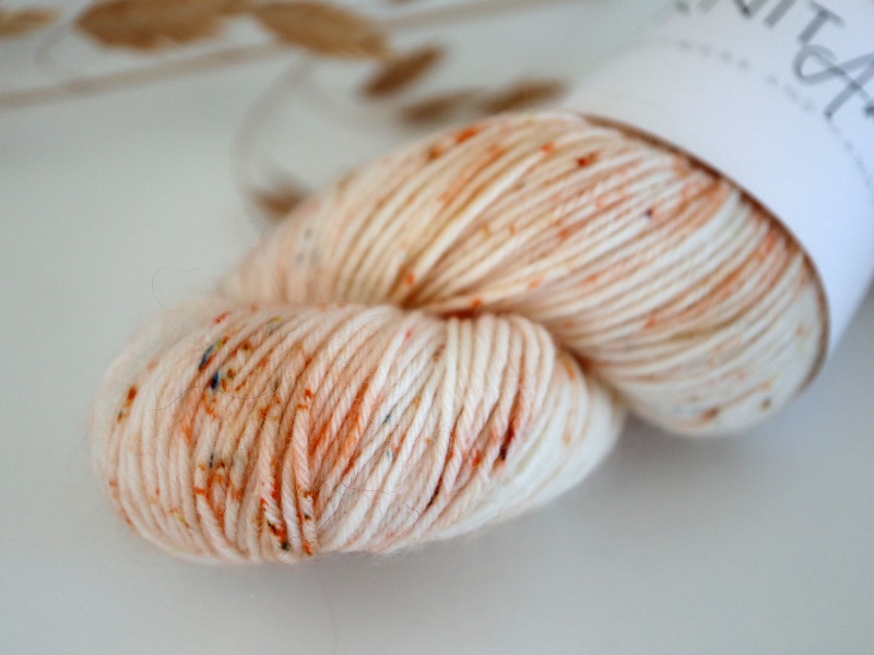 Knitamore stroempegarn_ Playful orange 2 Knitamore strømpegarn // Playful orange