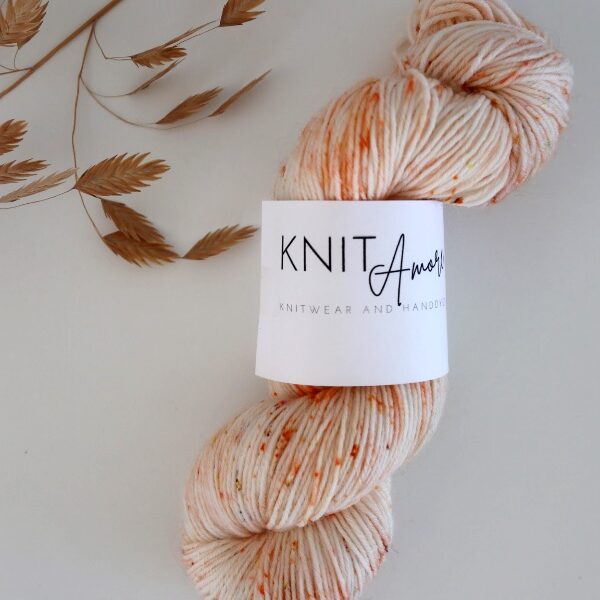 Knitamore strømpegarn // Playful orange