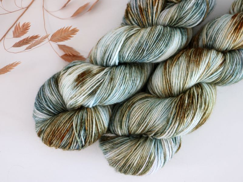 Knitamore strømpegarn_Olive Fall 1 Knitamore strømpegarn // Olive Fall