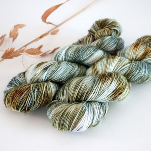 Knitamore strømpegarn // Olive Fall