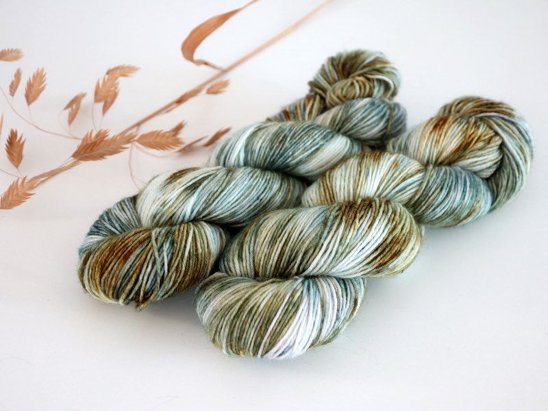 Knitamore strømpegarn_Olive Fall Knitamore strømpegarn // Olive Fall